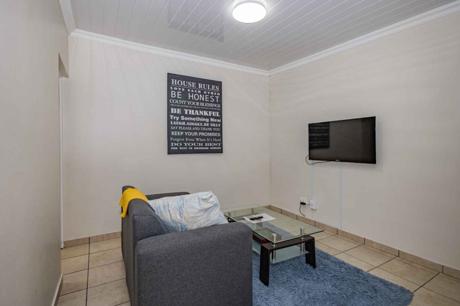 To Let 1 Bedroom Property for Rent in Oakdale Western Cape